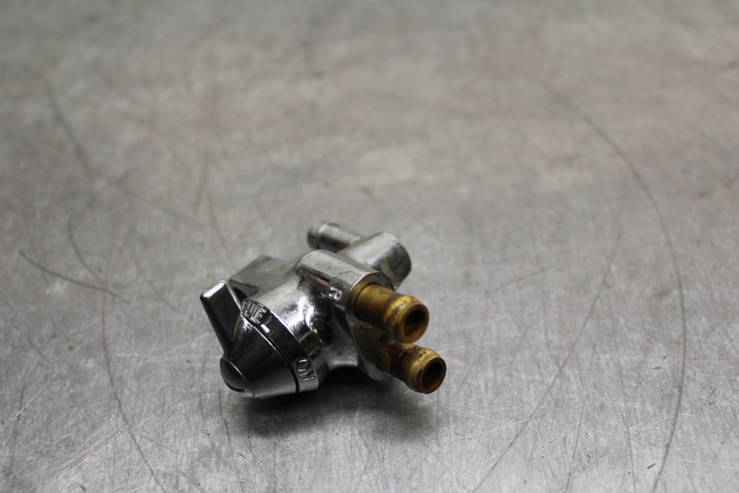 87-03 SUZUKI INTRUDER 1400 VS1400GLP GAS TANK FUEL PETCOCK BB752