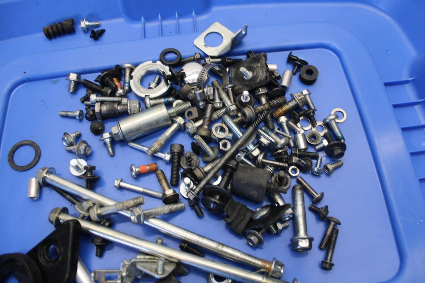 2017 Suzuki SV650 SV650AL7 ABS ENGINE LEFTOVER BOLTS HARDWARE MOTOR SCREWS BB512