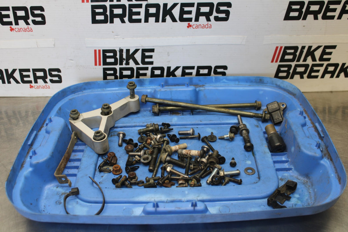 03-04 YAMAHA YZF R6S MOUNTING BOLTS HARDWARE SCREWS BB890