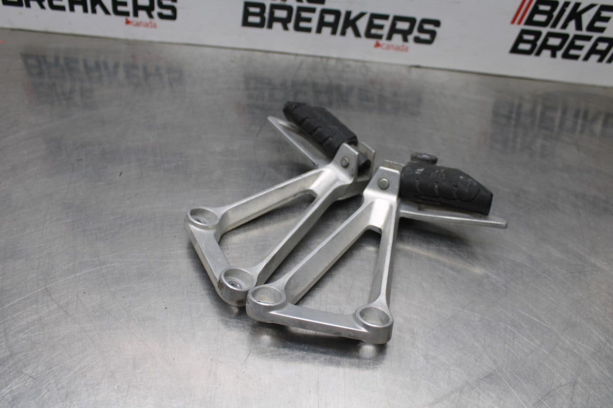 13-15 HONDA CBR500R REAR BACK PASSENGER PEG SET PAIR BB834