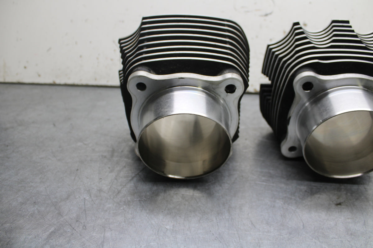 22-24 INDIAN CHIEF BOBBER DARK HORSE ENGINE MOTOR PISTON CYLINDERS JUG  BB717