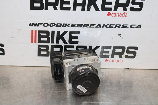 19 MOTO GUZZI V7 III ABS PUMP UNIT MODULE BB831