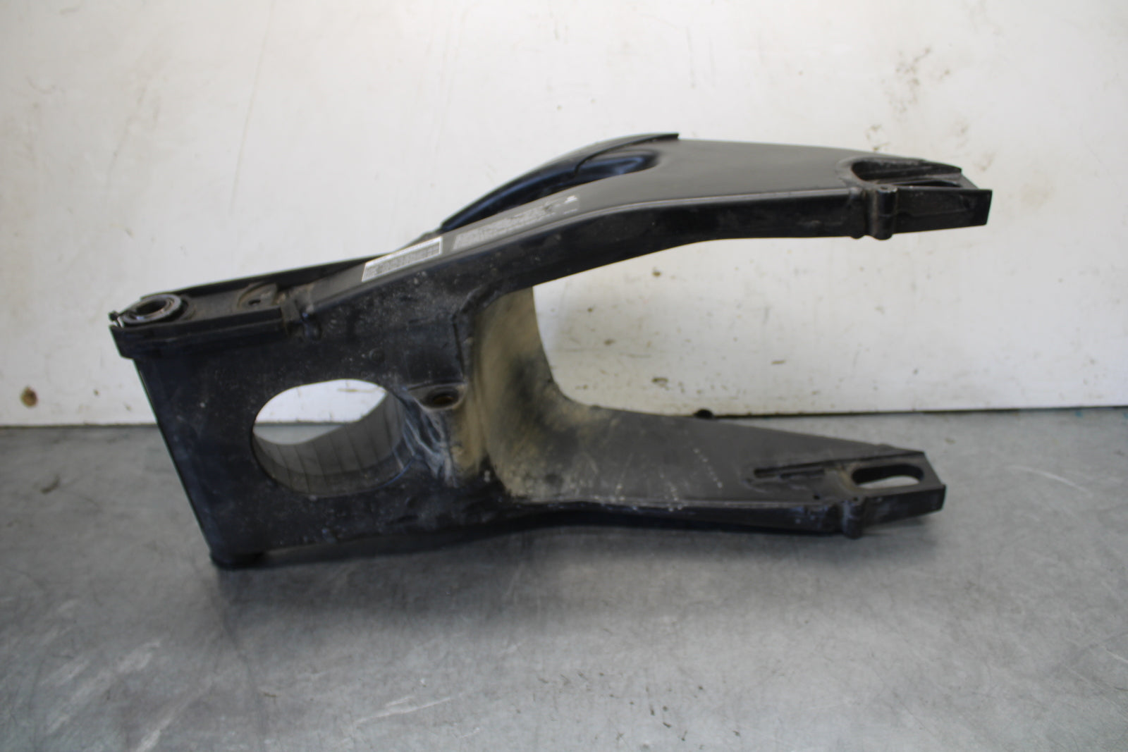 08-16 YAMAHA YZF R6 REAR SWINGARM BACK SWING ARM 13S-22110-00-00 BB665