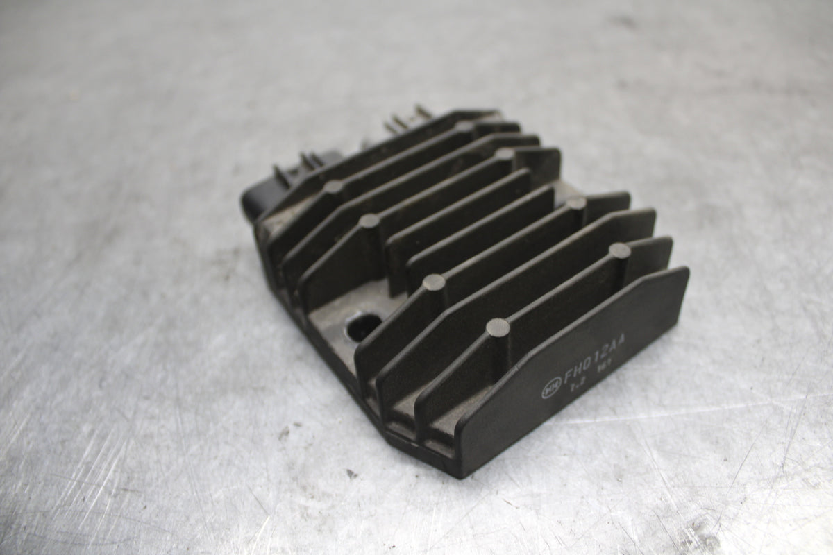 07-08 YAMAHA YZF R1 RECTIFIER VOLTAGE REGULATOR  BB675