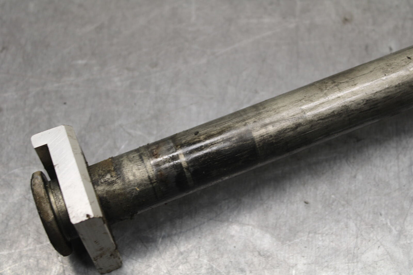 07-08 YAMAHA YZF R1 REAR AXLE BACK WHEEL RIM PIVOT BOLT AXEL BB724