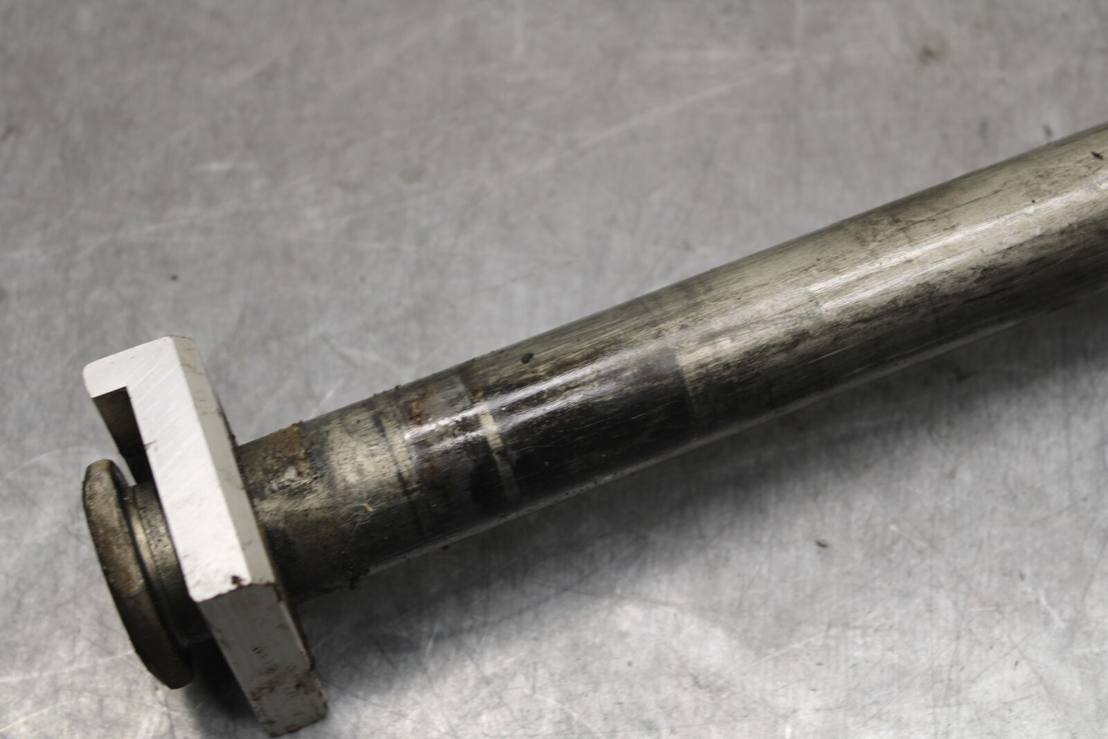 07-08 YAMAHA YZF R1 REAR AXLE BACK WHEEL RIM PIVOT BOLT AXEL BB724