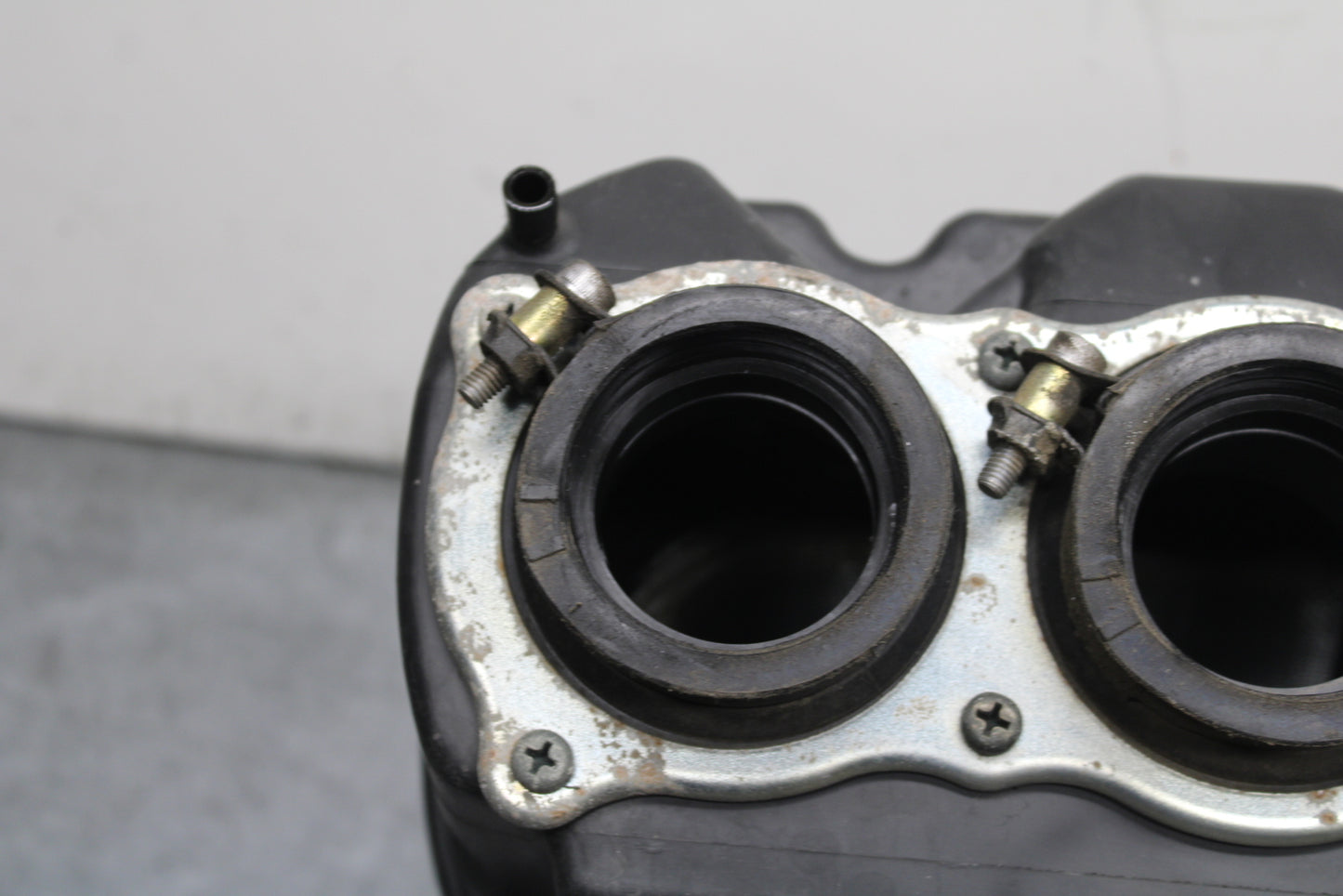 03-05 YAMAHA YZF R6  AIRBOX AIR INTAKE FILTER BOX BB751