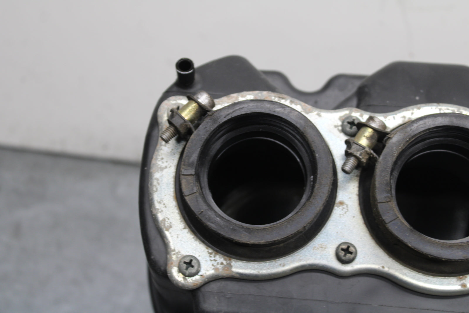 03-05 YAMAHA YZF R6  AIRBOX AIR INTAKE FILTER BOX BB751