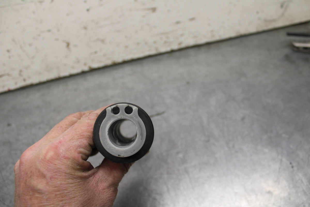 24 KAWASAKI NINJA 500 ABS RIGHT THROTTLE GRIP BB744