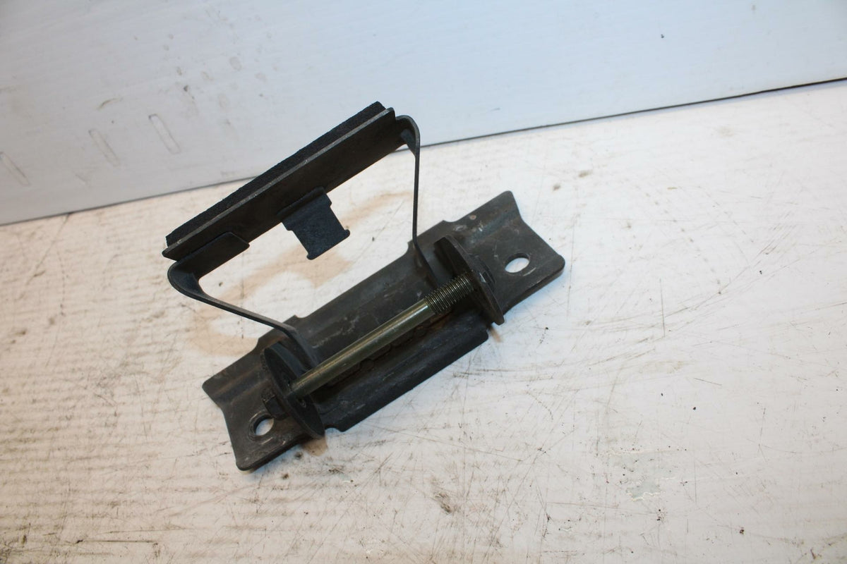 99-02 SUZUKI SV650S GAS TANK FUEL CELL PETROL RESERVOIR BRACKET MOUNT BB299