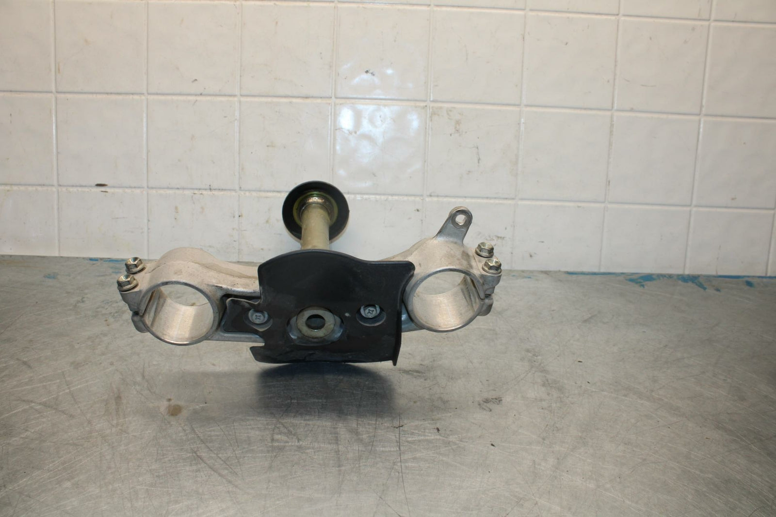 11-22 SUZUKI GSXR600 FRONT FORKS CLAMP LOWER TRIPLE TREE STEM BB422