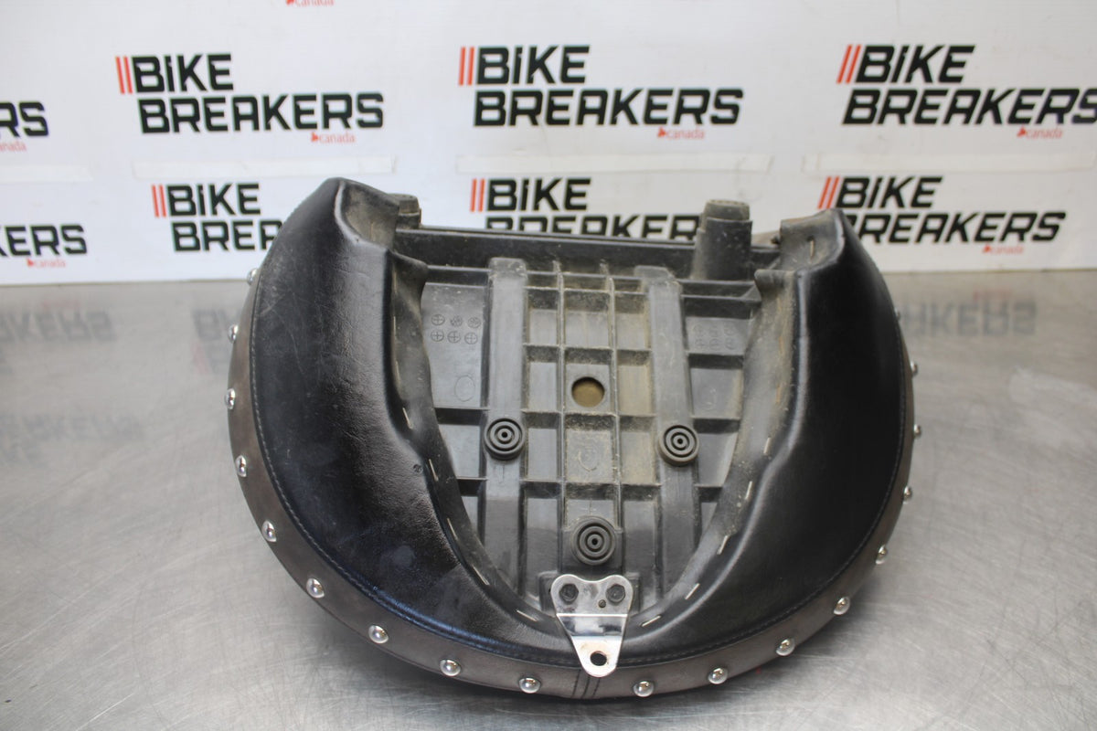 08 YAMAHA V STAR 1100 XVS1100AW CLASSIC FRONT DRIVERS SEAT BB916