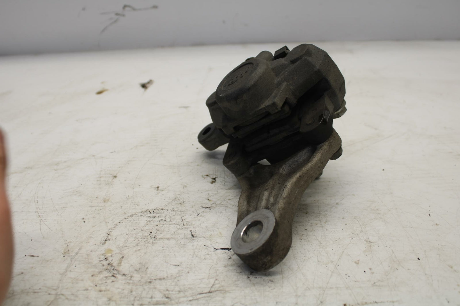 04-09 SUZUKI GS500F REAR BACK BRAKE CALIPER W MOUNT BRACKET BB261