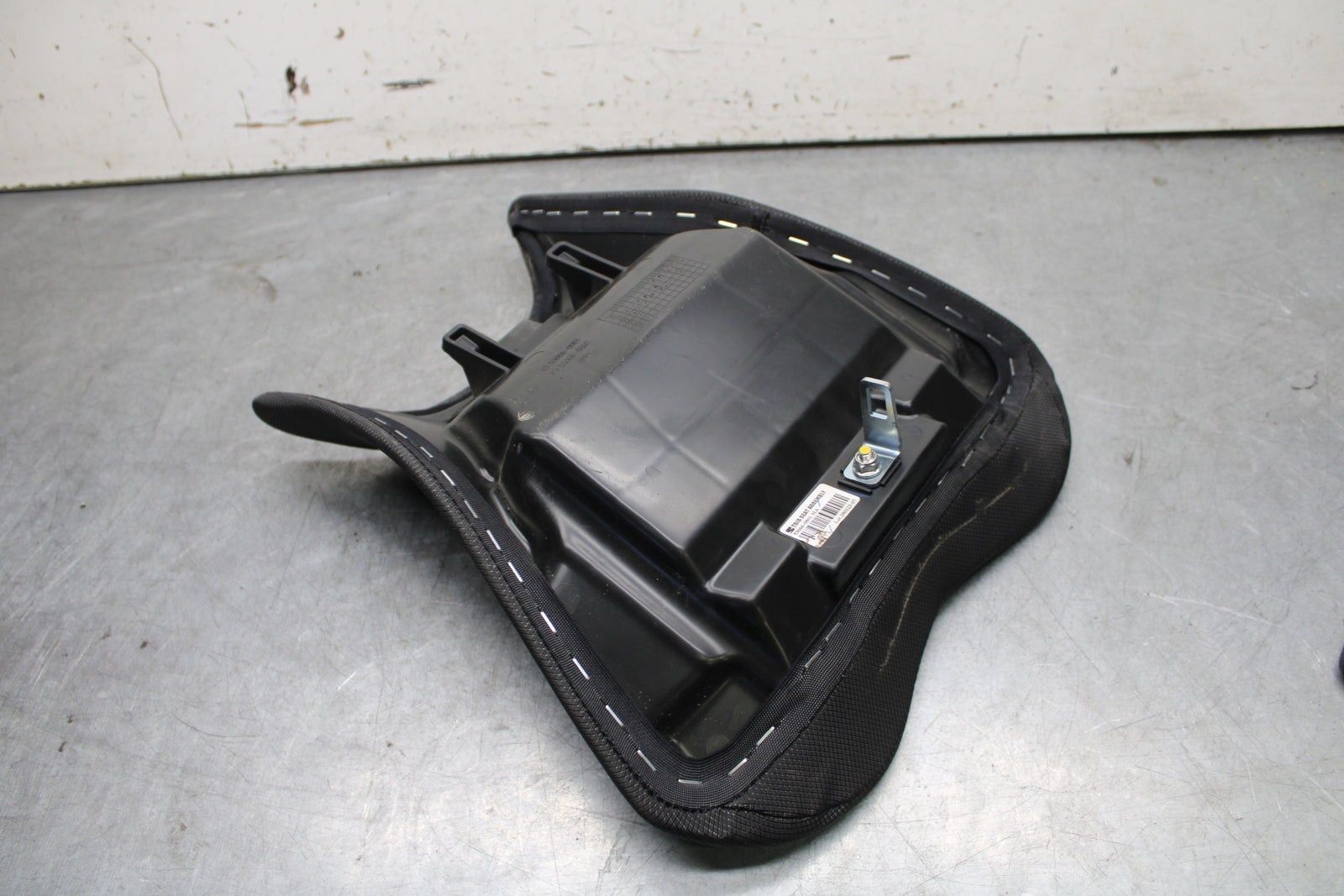 18-23 KAWASAKI NINJA 400 FRONT DRIVERS SEAT PAD SADDLE PILLION BB660