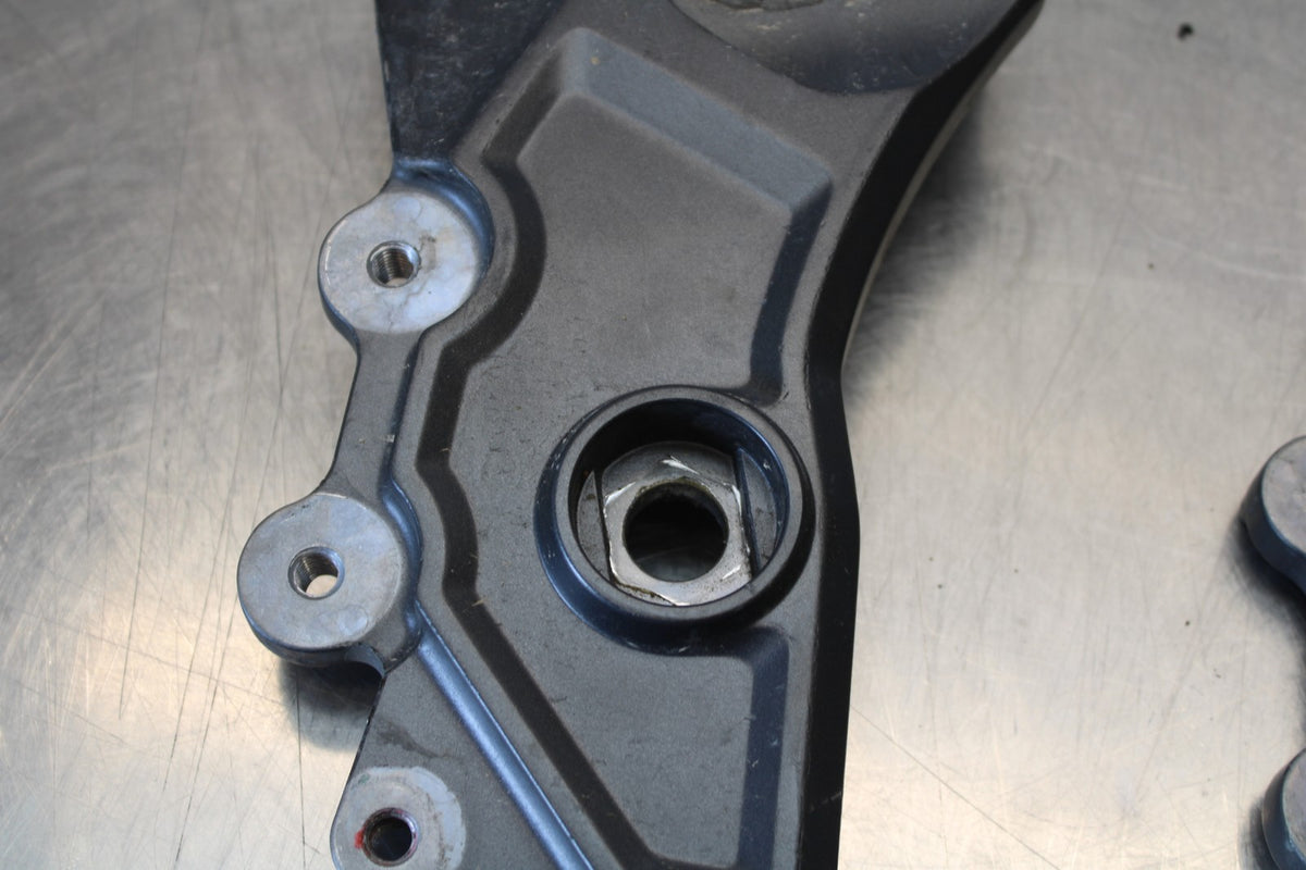 22-25 YAMAHA YZF R7 LEFT RIGHT REARSET REAR SET BRACKETS MOUNTS BB176