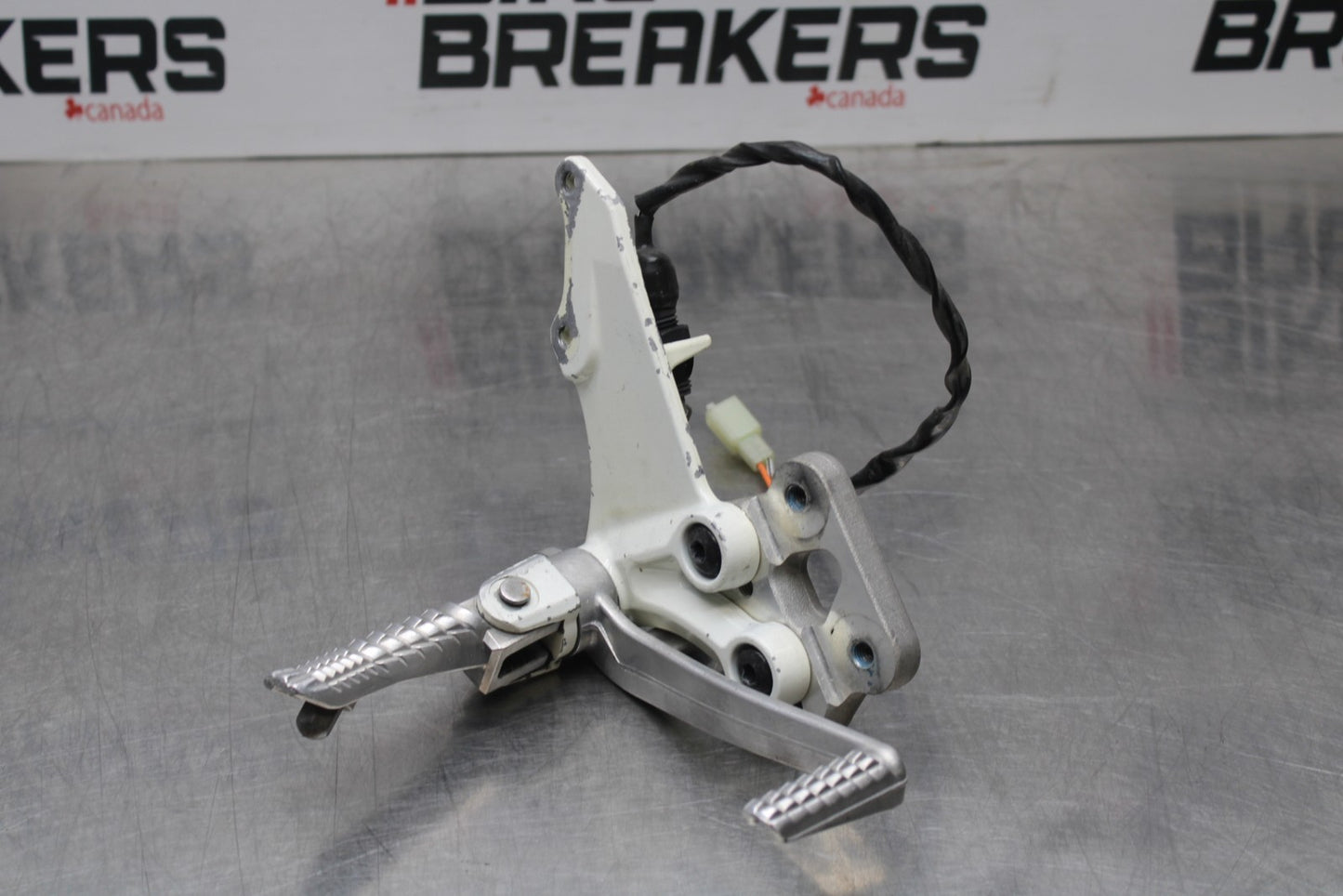 08-10 SUZUKI GSXR 600 RIGHT REARSET REAR SET DRIVER FOOT PEG REST STOP BB202