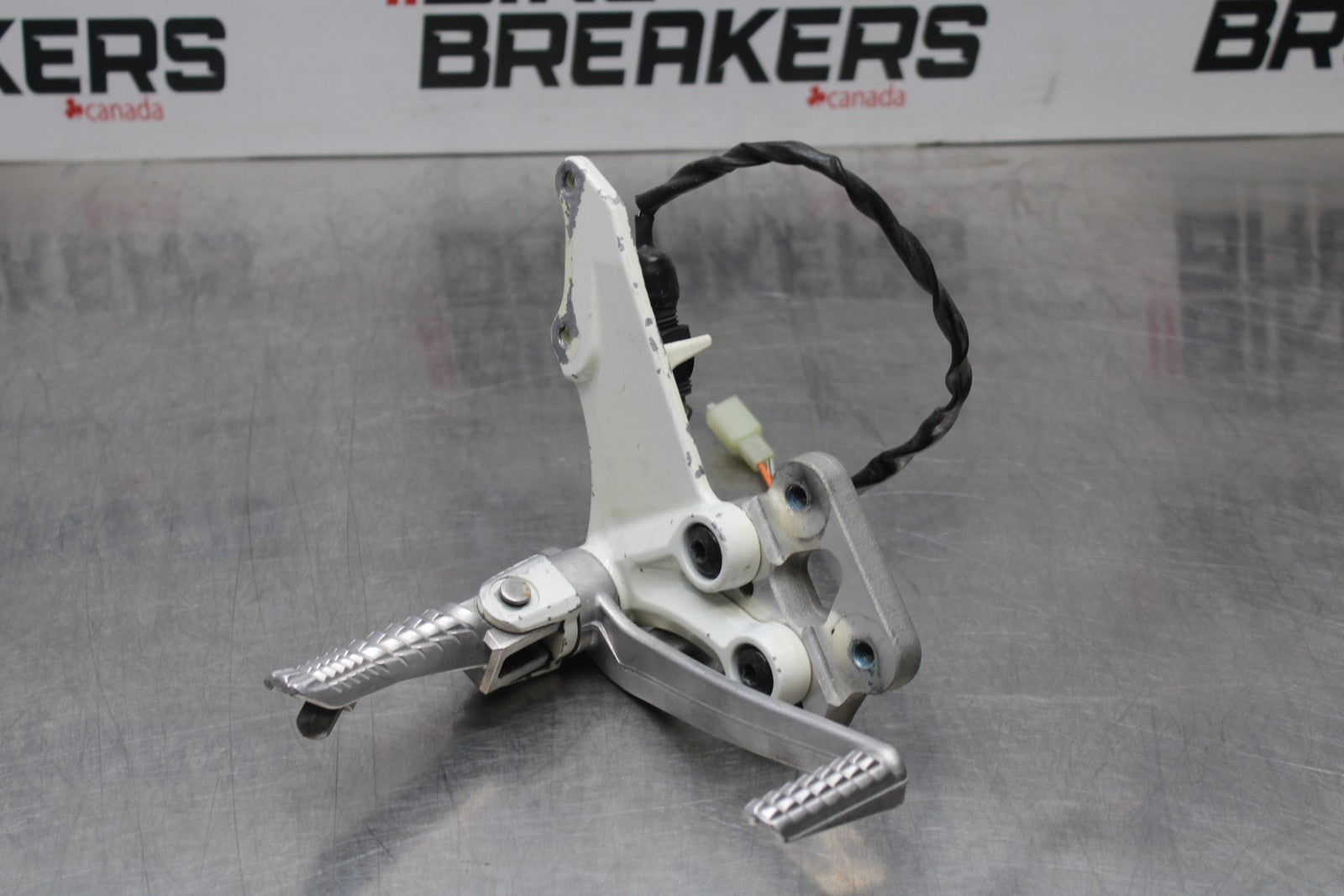 08-10 SUZUKI GSXR 600 RIGHT REARSET REAR SET DRIVER FOOT PEG REST STOP BB202