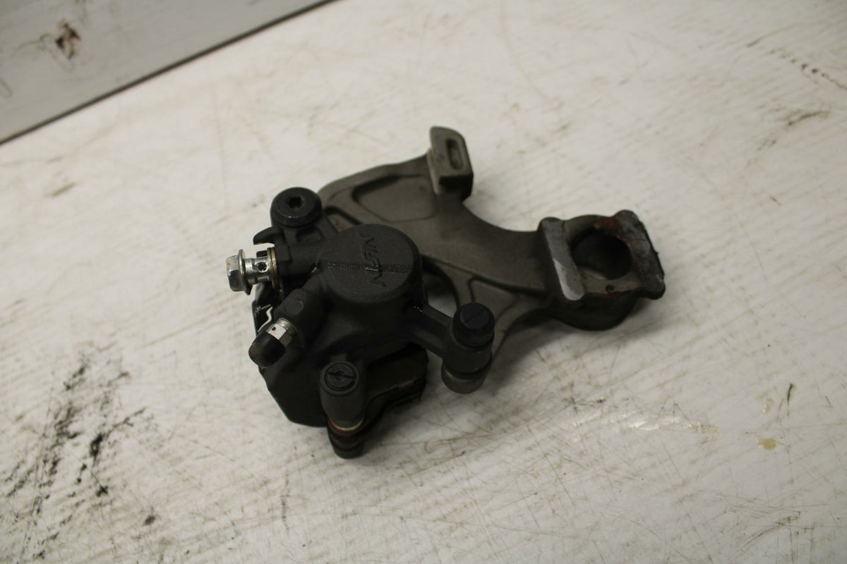 11-17 SUZUKI GSXR750 REAR  BRAKE CALIPER W MOUNT BRACKET 69100-47H10-999 BB306