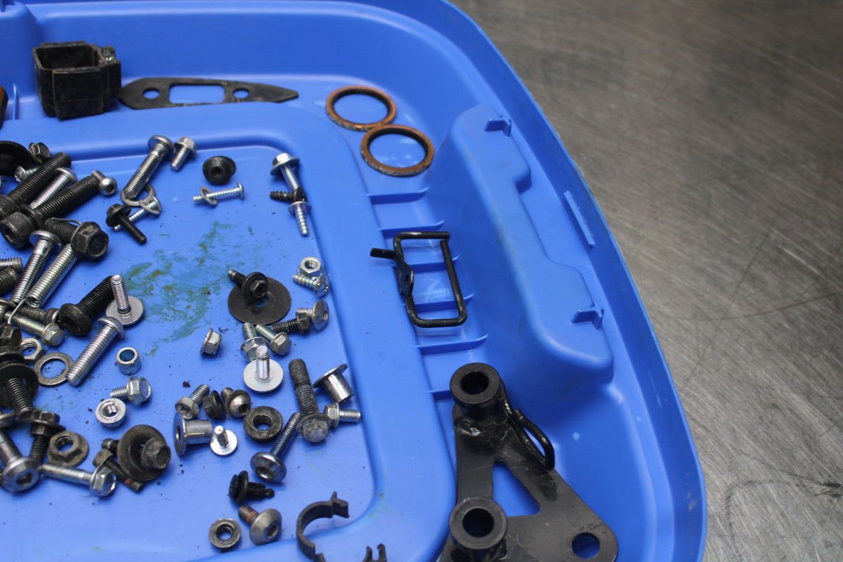 17-18 YAMAHA YZF R3 MOUNTING BOLTS HARDWARE MOTOR SCREWS BB788