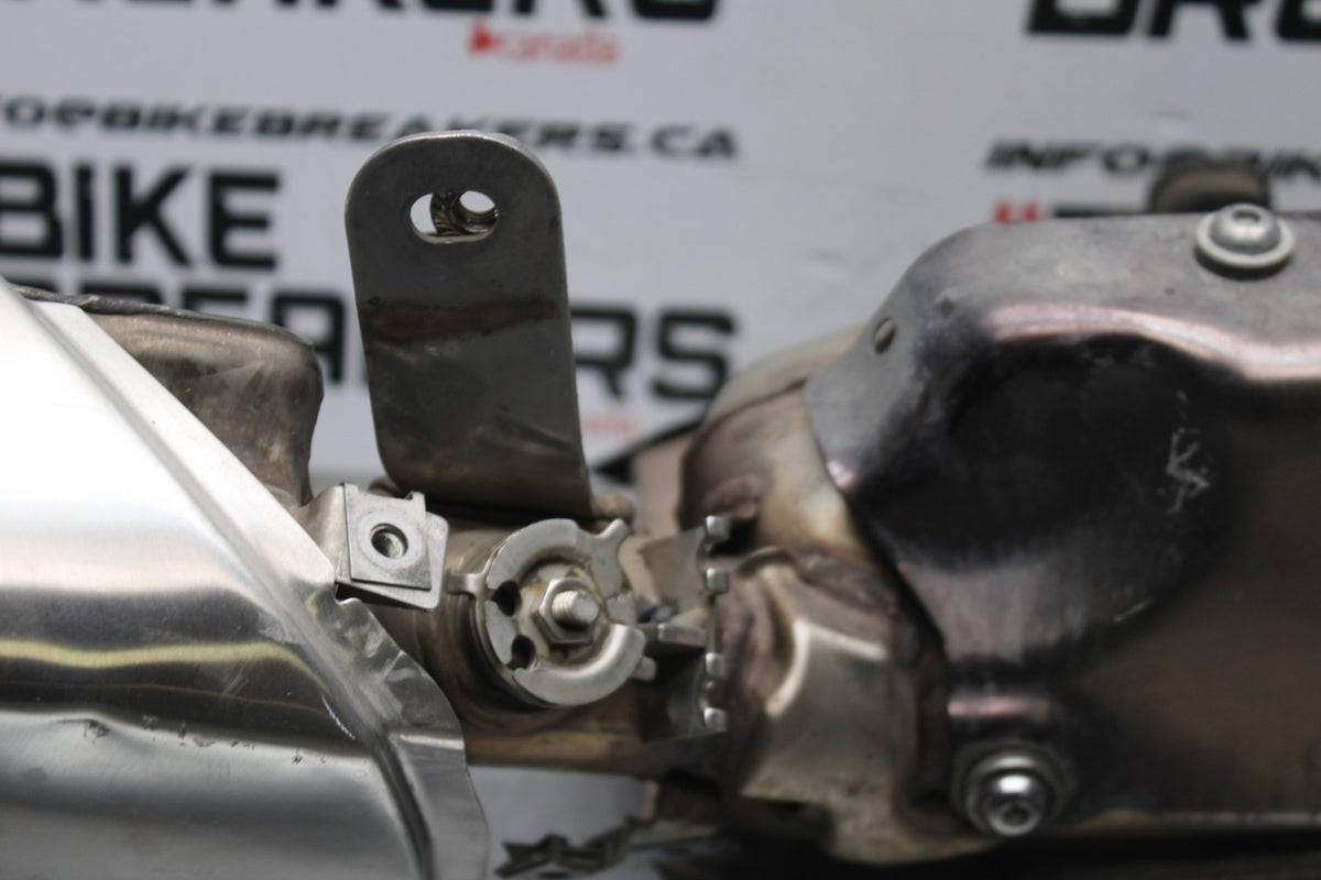 13-14 TRIUMPH DAYTONA 675 RIGHT EXHAUST PIPE MUFFLER SLIP ON CAN SILENCER BB00