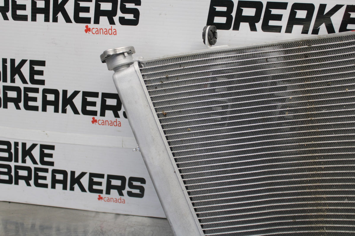 15-26 SUZUKI GSXR600 ENGINE RADIATOR MOTOR COOLER COOLING RADIATER BB888