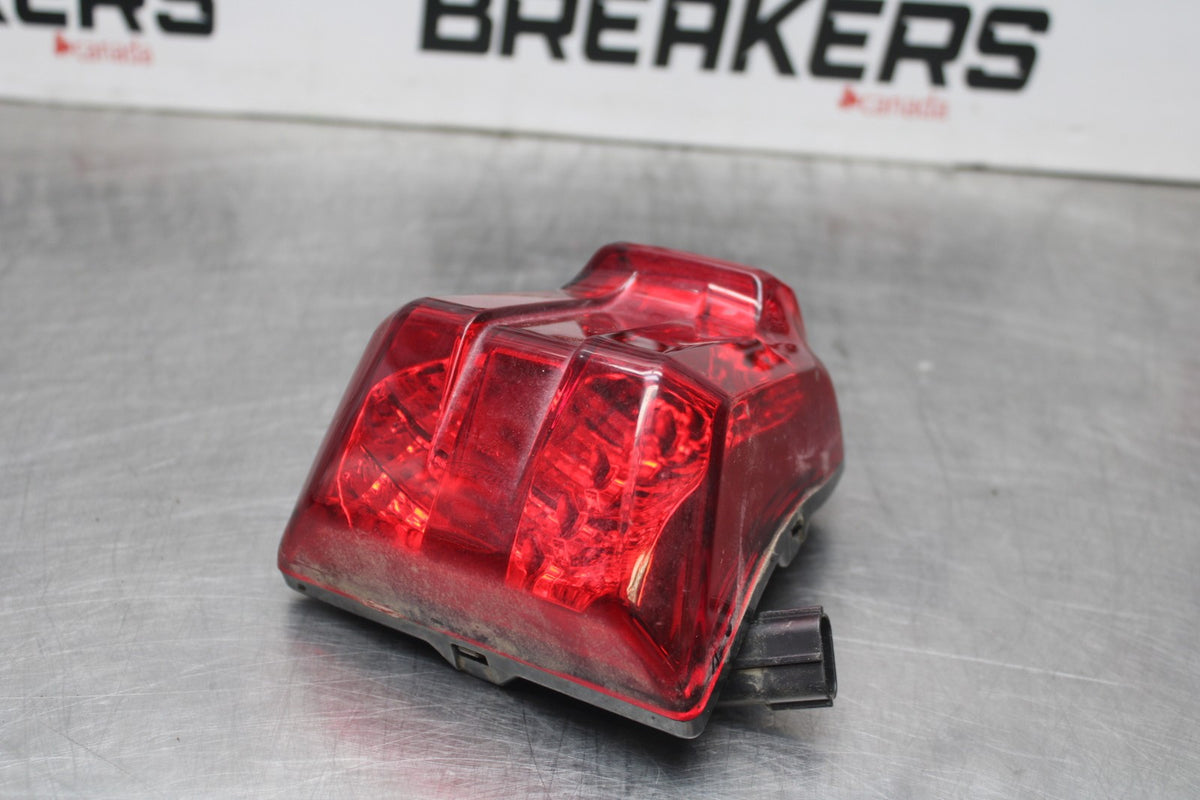 15 TRIUMPH TIGER 800 REAR TAIL TAILLIGHT BACK BRAKE LIGHT BB873