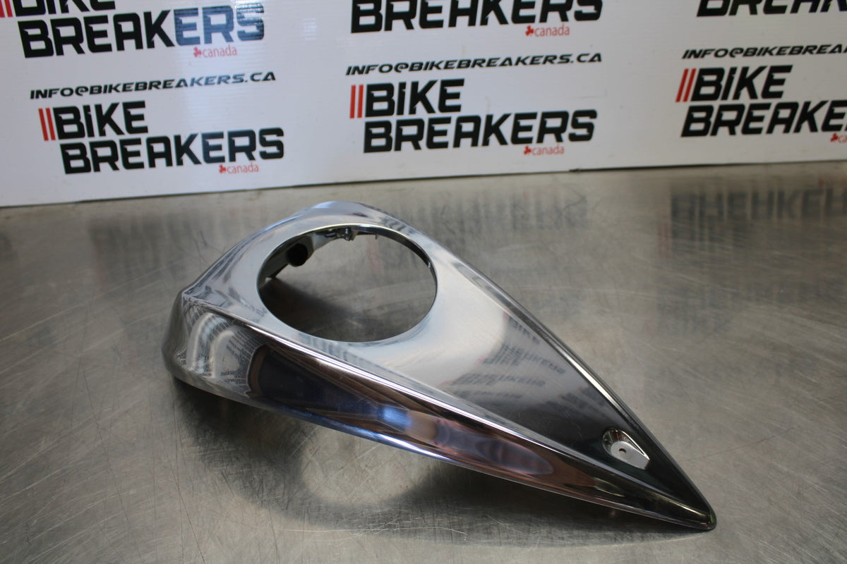 09 YAMAHA V STAR 950 GAS TANK CAP COVER TRIM PANELCOWL FAIRING BB172