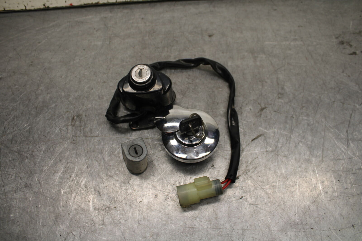 10-13 HONDA SHADOW RS 750 VT750RS IGNITION LOCK KEY SET W/ GAS CAP BB718