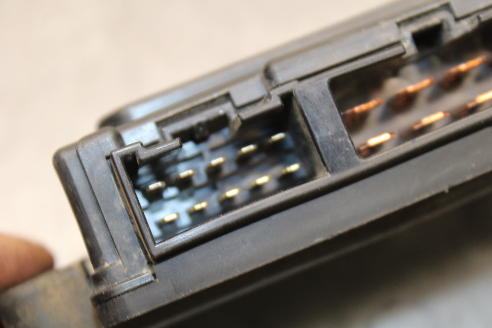 03-08 KAWASAKI VULCAN 1600 FUSE BOX BB123