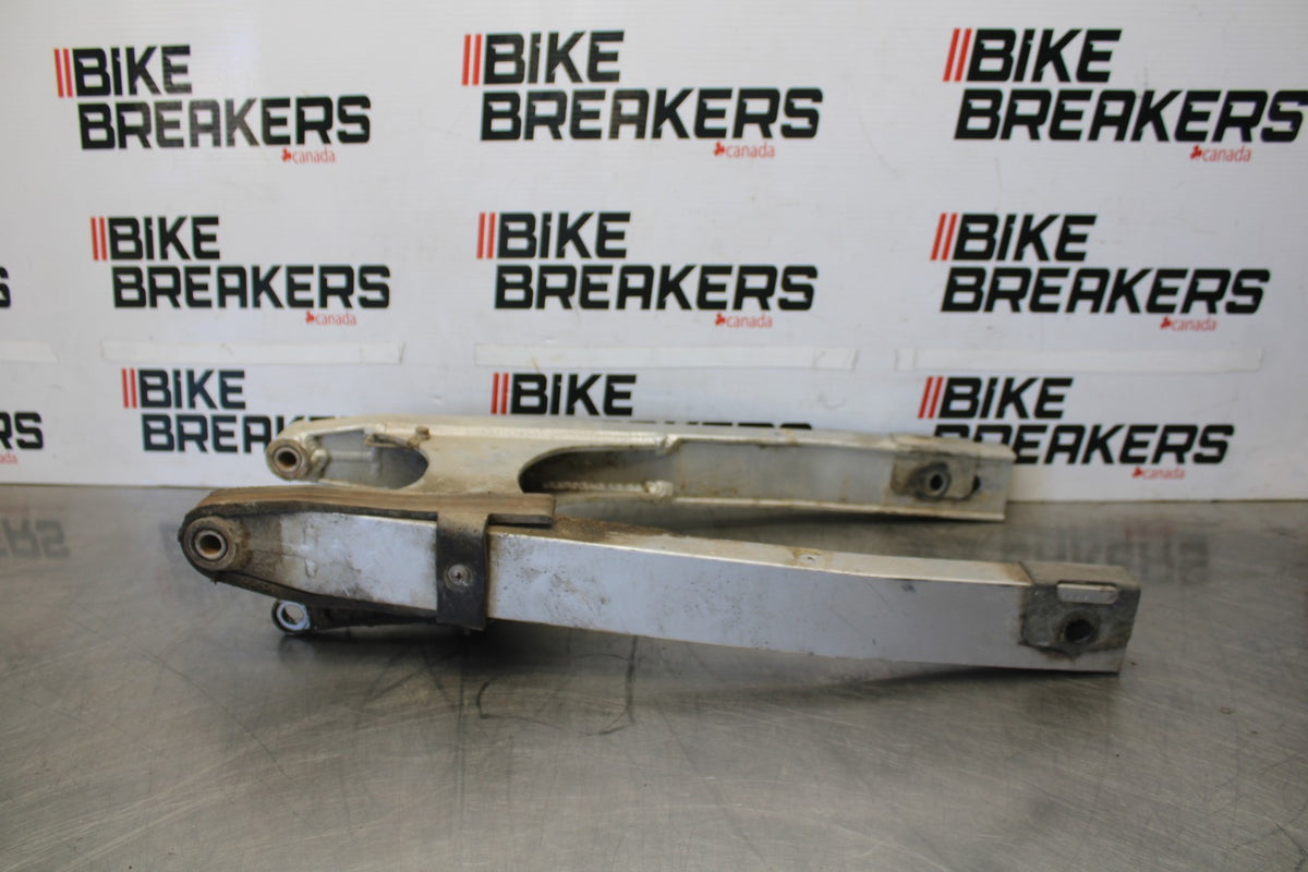 06 KAWASAKI KLR650 REAR SWINGARM BACK SUSPENSION SWING ARM BB919