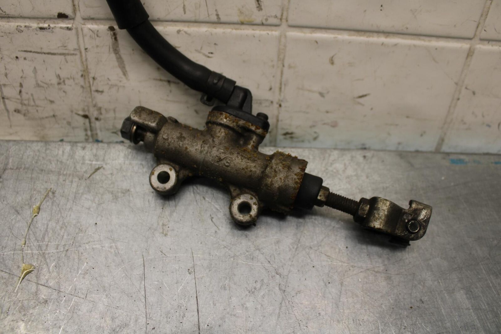 1992 Honda CBR900RR REAR BACK BRAKE MASTER CYLINDER W RESERVOIR BB63