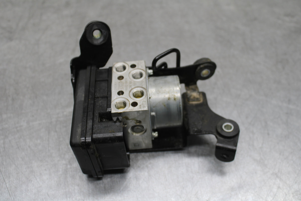 24-25 KAWASAKI NINJA ZX6R ABS PUMP UNIT MODULE BB726