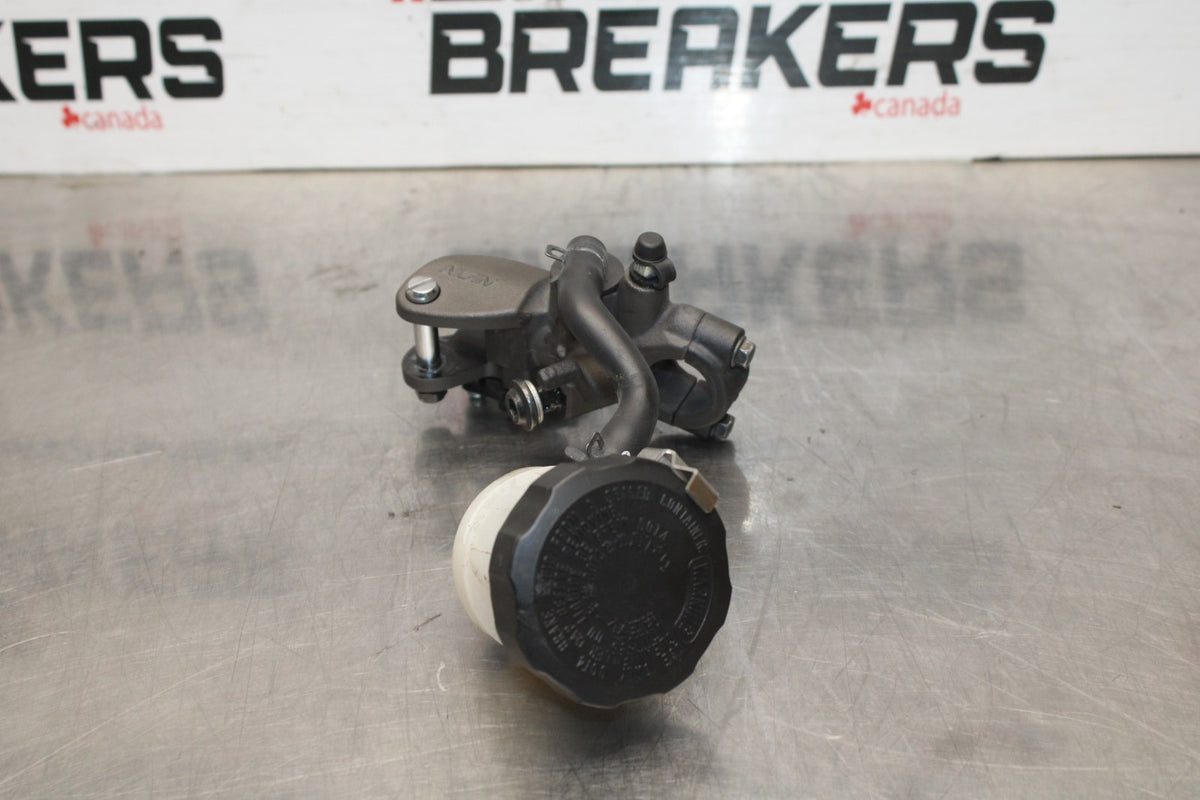 18 YAMAHA YZF R1  FRONT BRAKE MASTER CYLINDER BB838