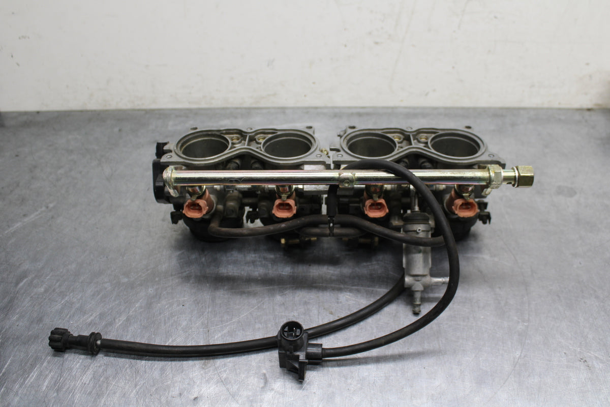 03-04 HONDA CBR600RR MAIN FUEL INJECTORS / THROTTLE BODIES BB134