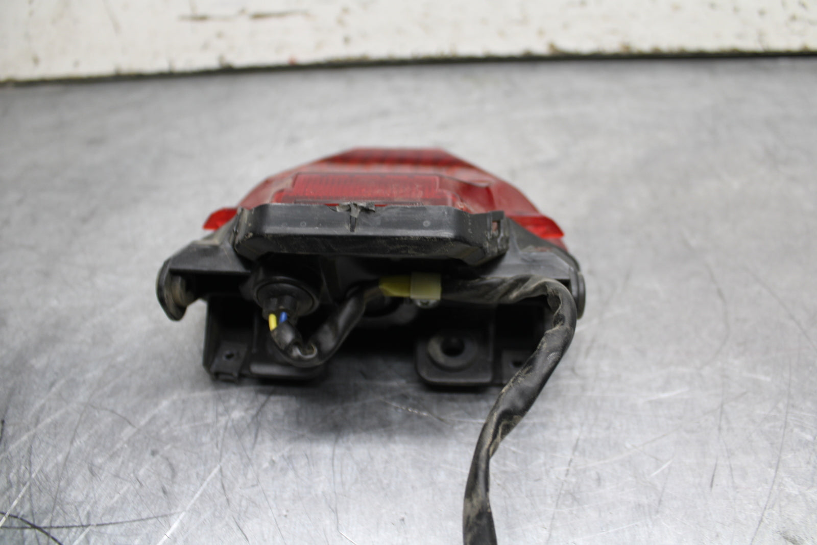 19-24 YAMAHA R3 REAR TAIL TAILLIGHT BACK BRAKE LIGHT BB736