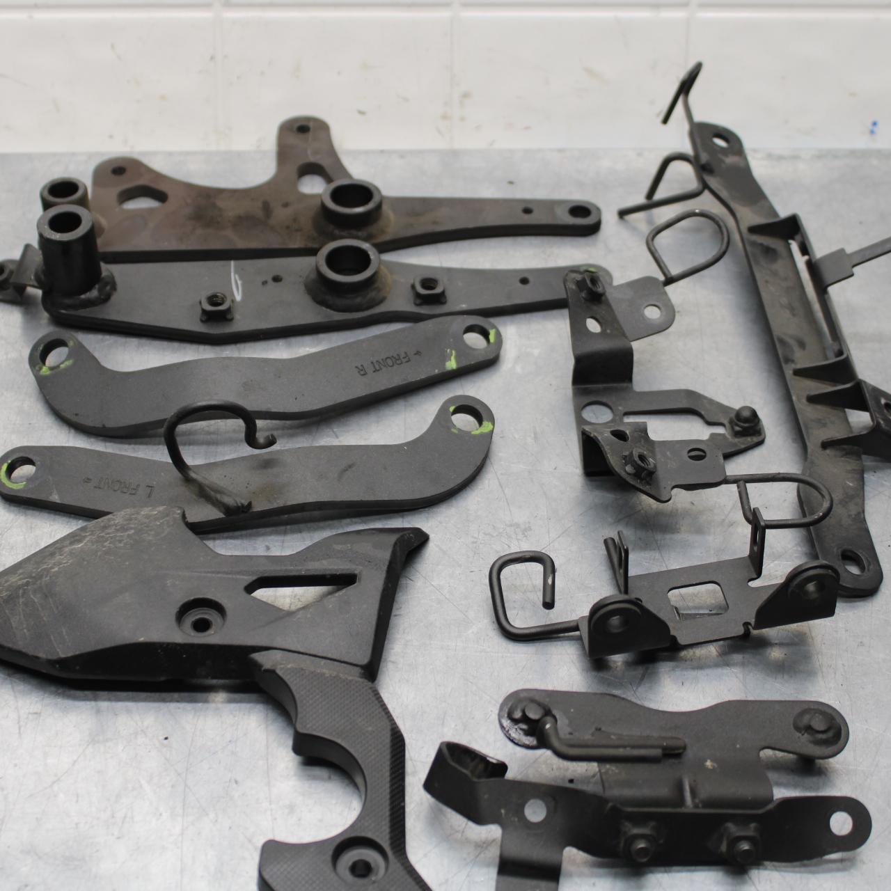 20 KAWASAKI Z400 ER400 ABS ENGINE MOUNT MOTOR BRACKET BB586