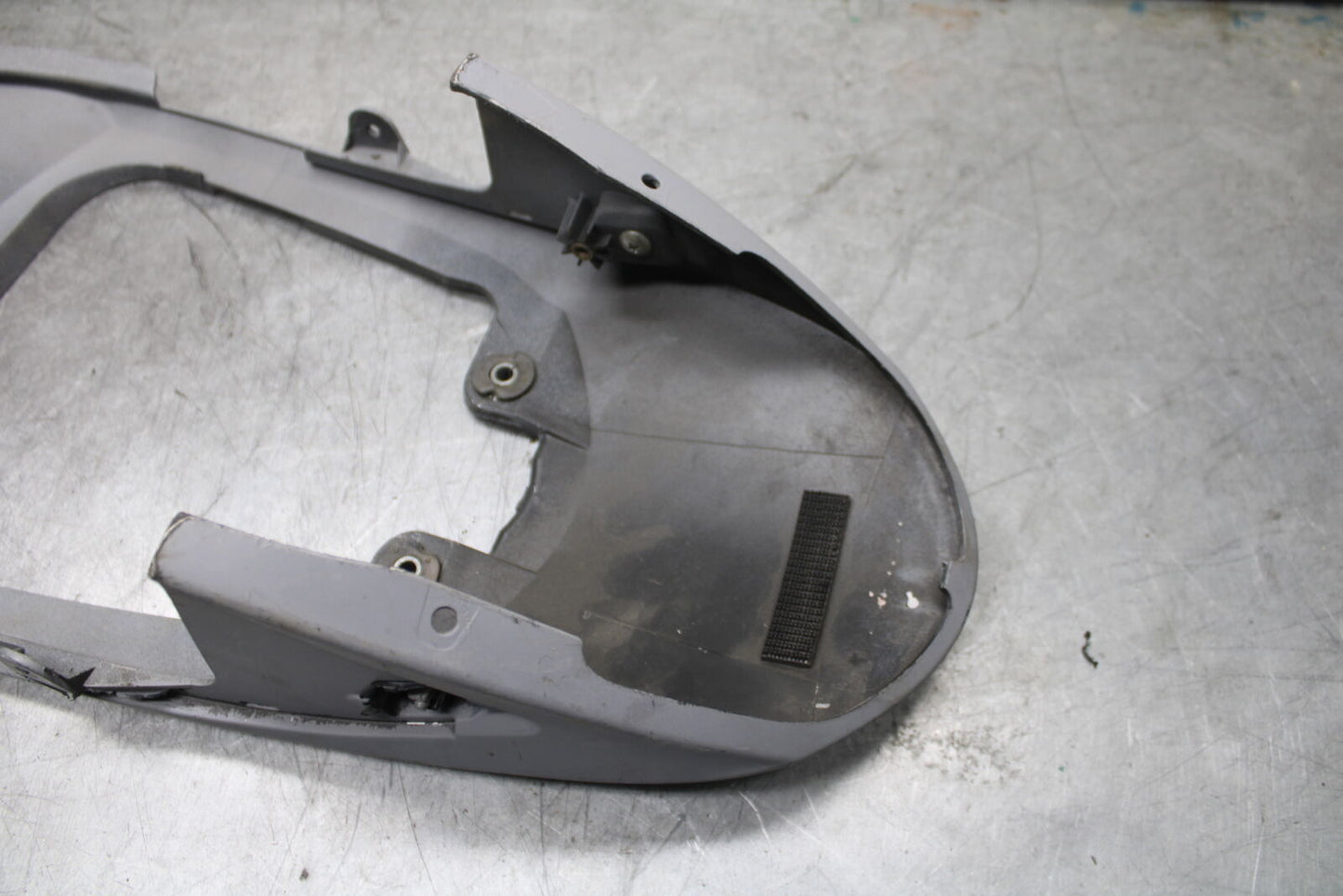 08-10 SUZUKI GSXR 600  CENTER REAR BACK TAIL FAIRING COWL BB101