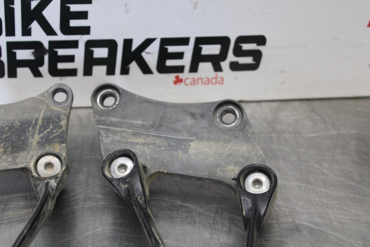 08 KAWASAKI ZX6R REAR BACK PASSENGER PEG SET PAIR BB896