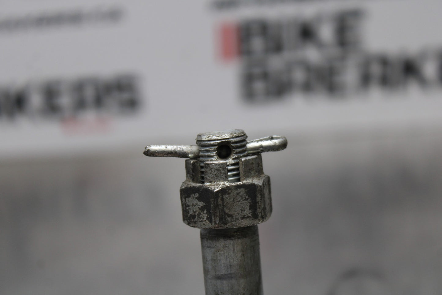 13-17 KAWASAKI NINJA 300 EX300 ABS REAR AXLE BACK WHEEL RIM BOLT AXEL BB187