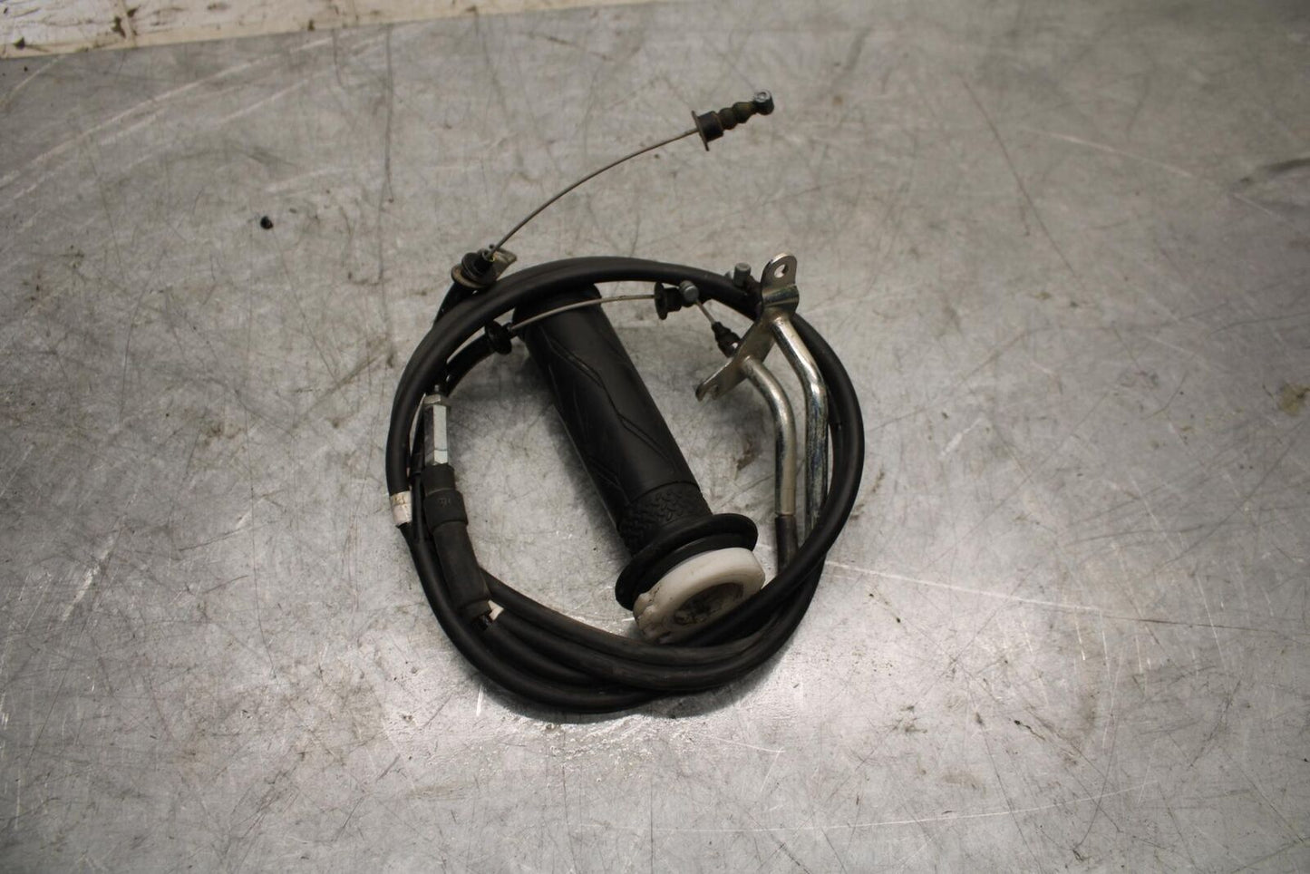 2015 Yamaha YZF R3 THROTTLE CABLES LINES TUBE 1WD-F6301-00-00 BB526