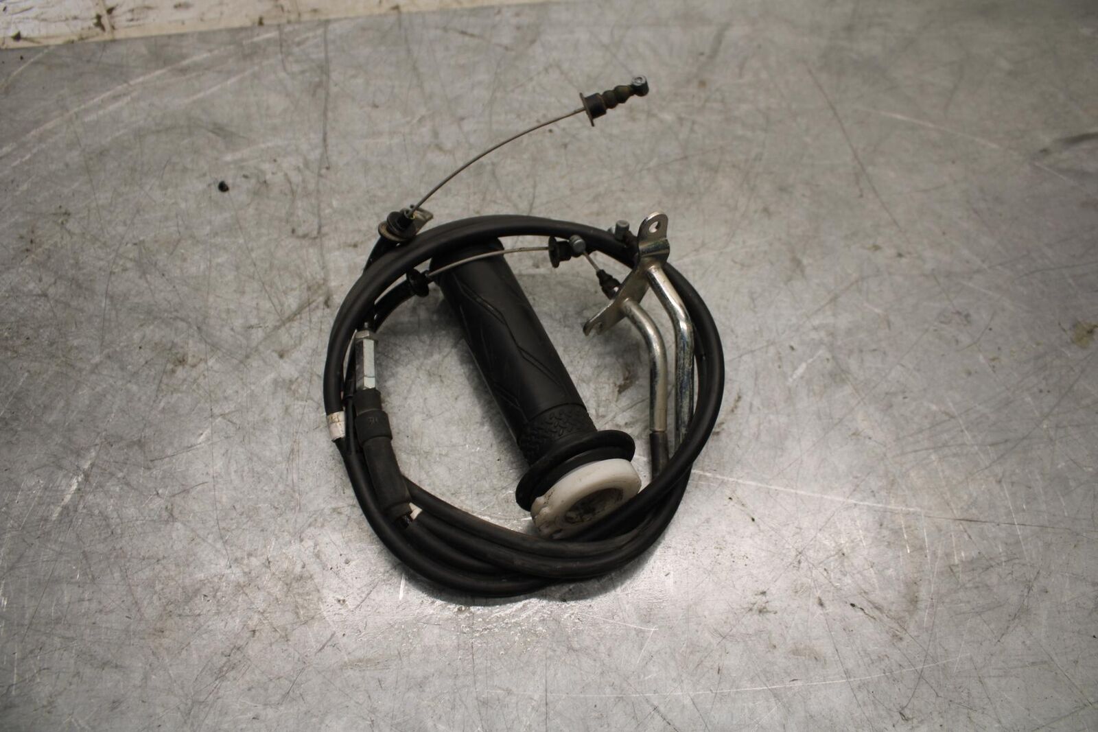 2015 Yamaha YZF R3 THROTTLE CABLES LINES TUBE 1WD-F6301-00-00 BB526