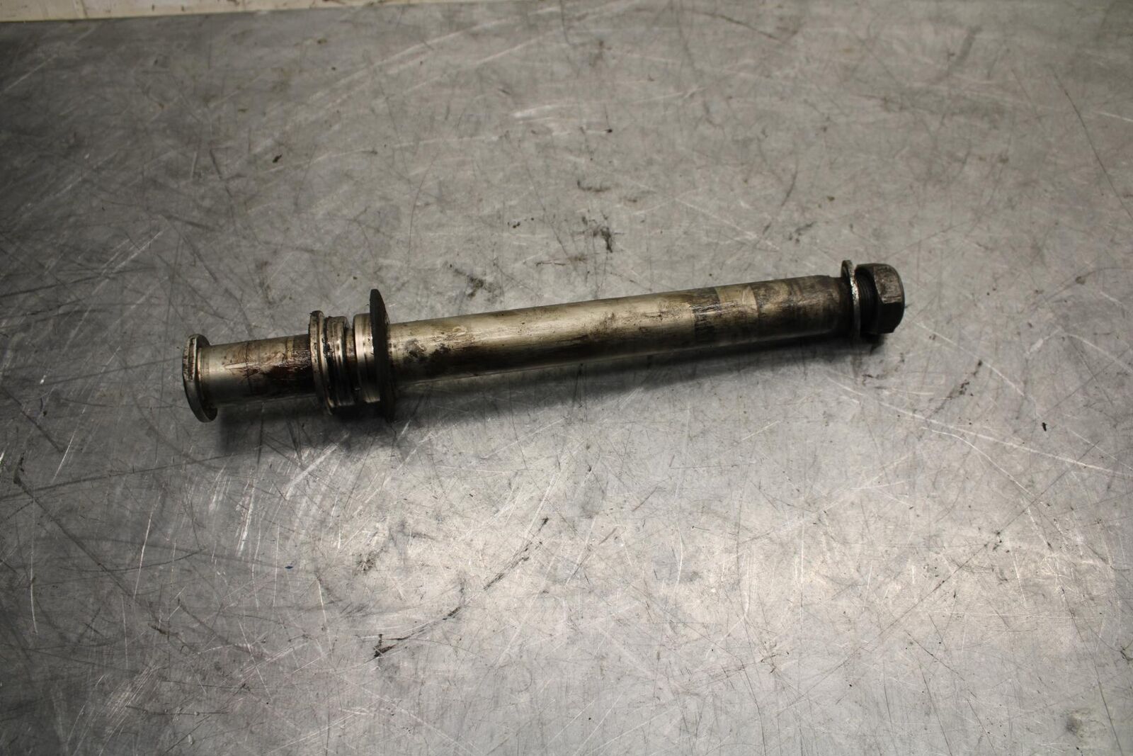 2007 Yamaha YZF R6 REAR AXLE BACK WHEEL RIM PIVOT BOLT AXEL 2C0-25381-10-00 BB52