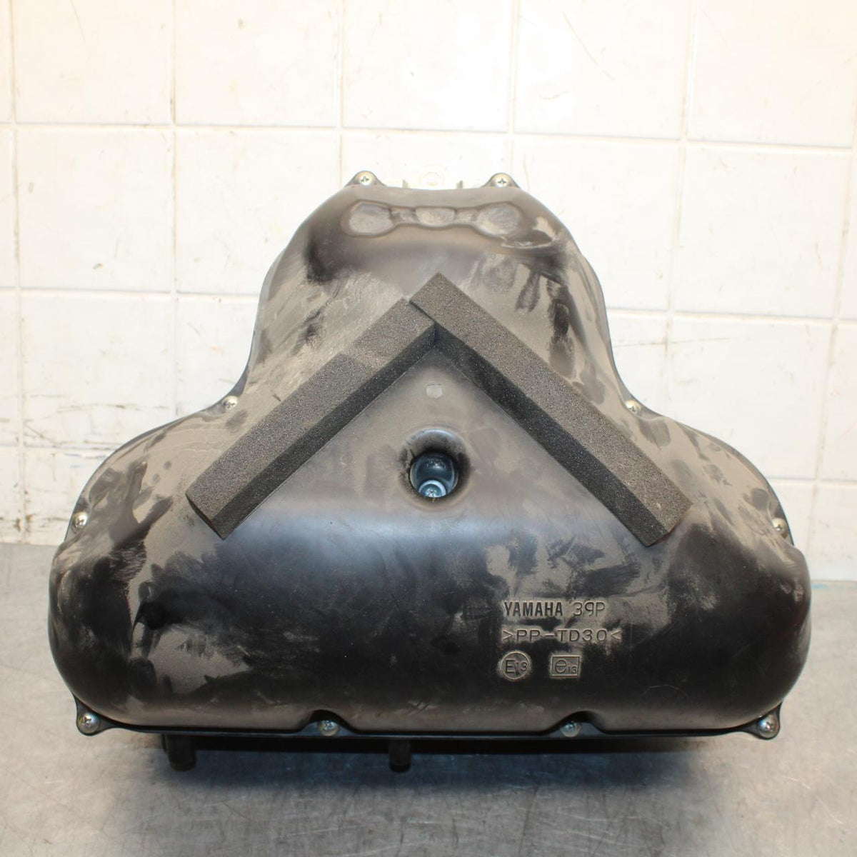 2012 Yamaha FZ8 AIRBOX AIR INTAKE BB550