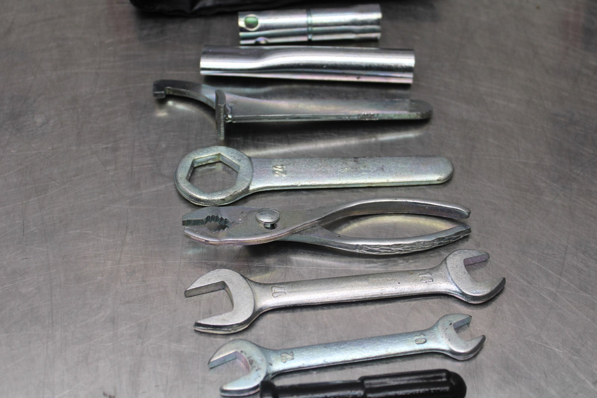 15 SUZUKI GW250F STOCK TOOLS OEM TOOL BAG KIT SET BB789