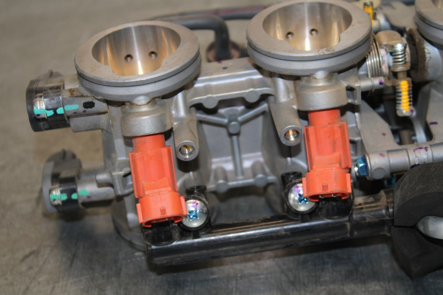 19-23 KAWASAKI NINJA ZX6R MAIN FUEL INJECTORS / THROTTLE BODIES BB701