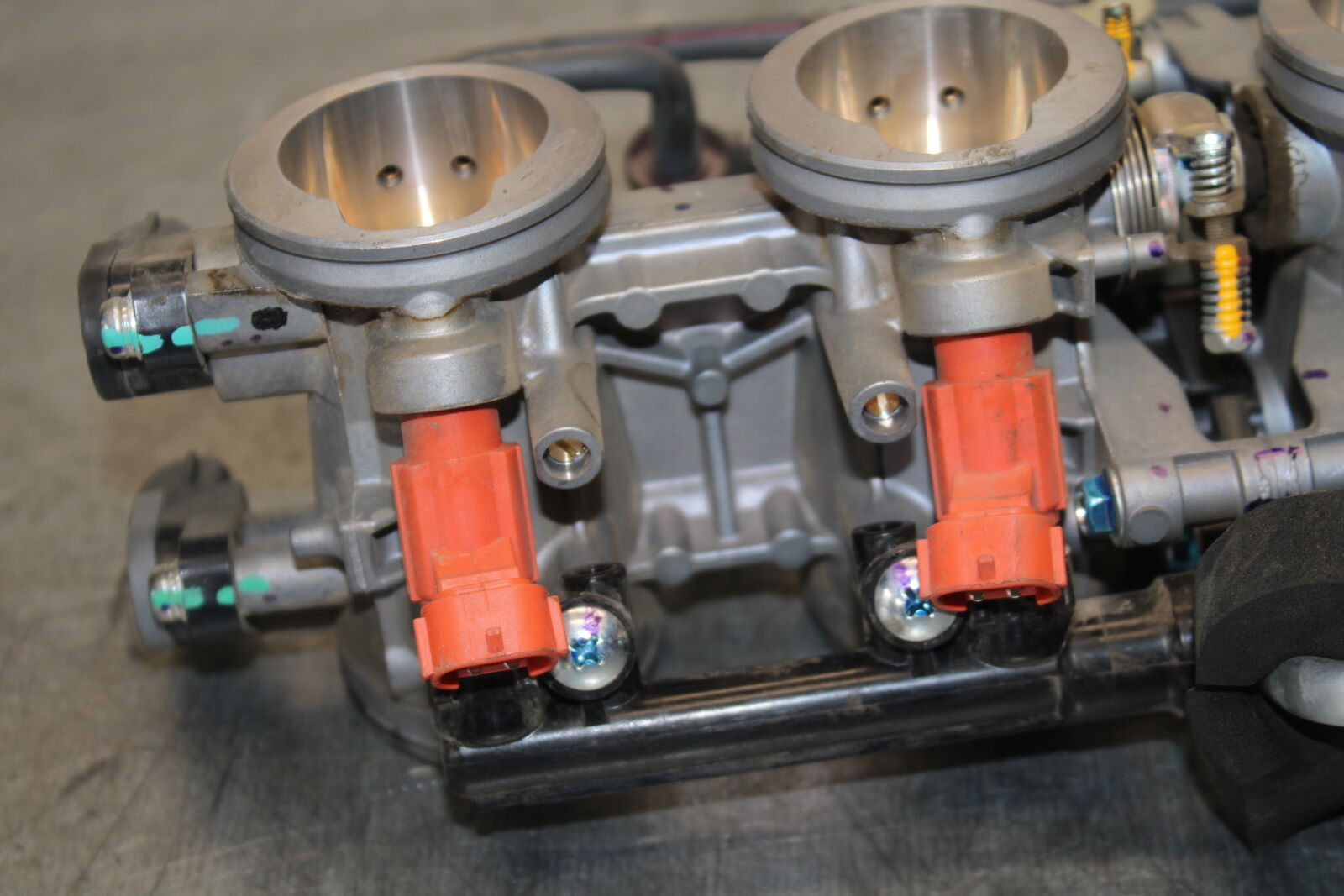 19-23 KAWASAKI NINJA ZX6R MAIN FUEL INJECTORS / THROTTLE BODIES BB701