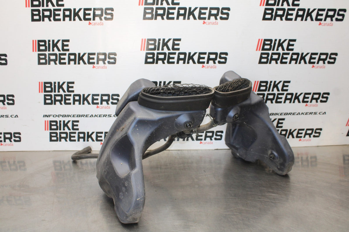 98 KAWASAKI NINJA ZX6 RIGHT LEFT AIR INTAKE DUCTS BB870