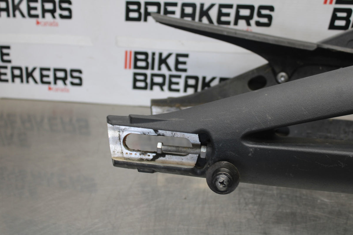 12 TRIUMPH STREET TRIPLE R REAR SWINGARM BACK SUSPENSION SWING ARM BB914