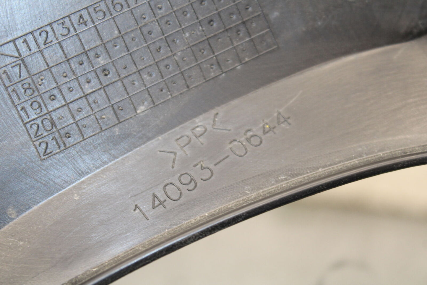 18-23 KAWASAKI NINJA 400 EX400 ABS FRONT CENTER COWL GAUGE FAIRING BB747