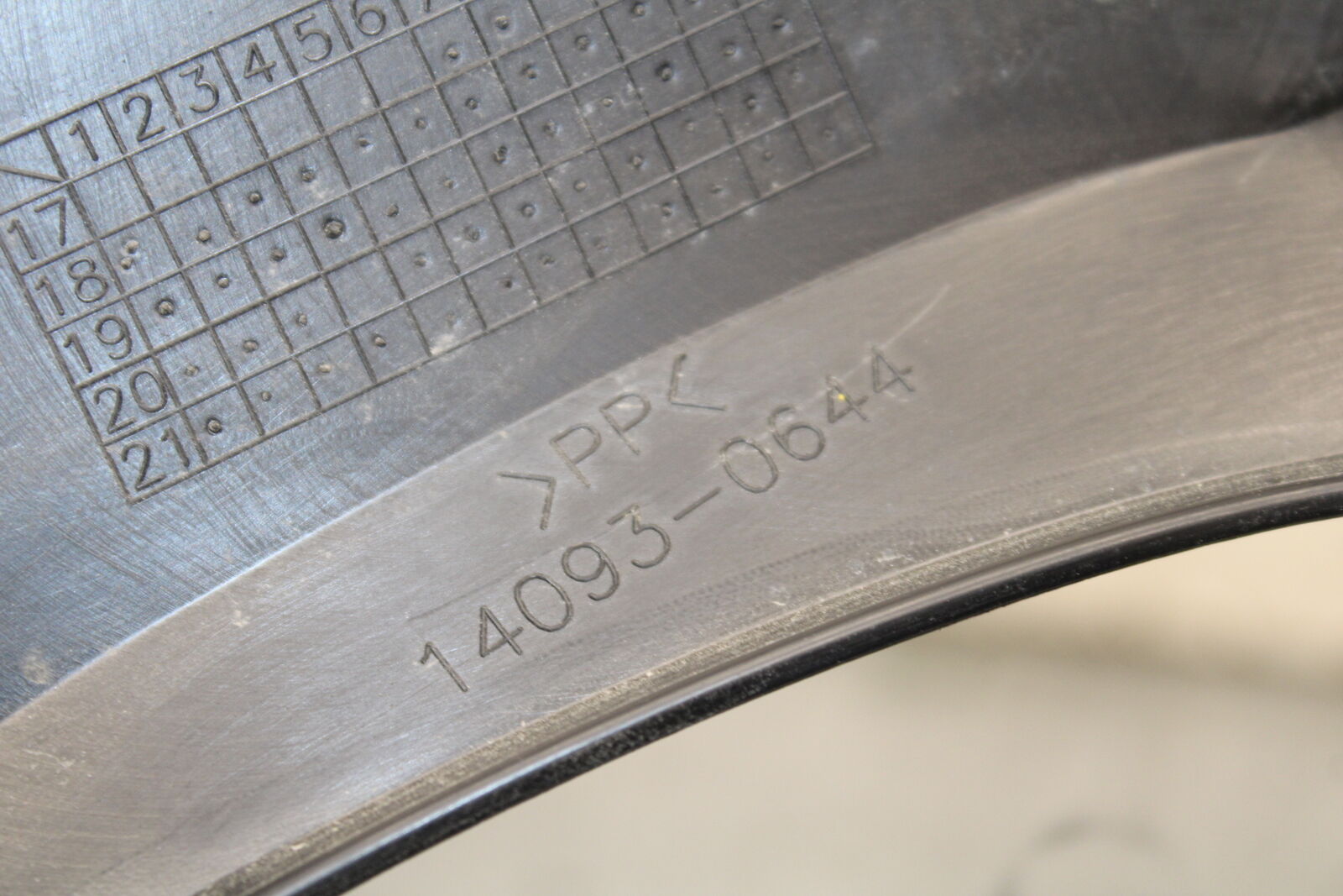 18-23 KAWASAKI NINJA 400 EX400 ABS FRONT CENTER COWL GAUGE FAIRING BB747